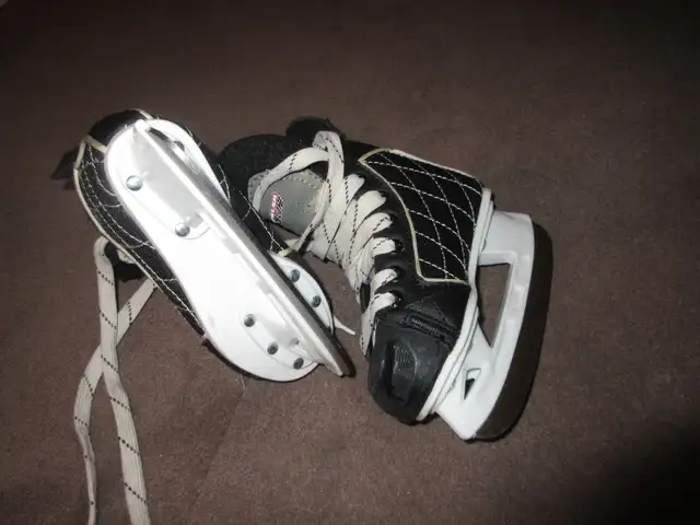 patin a glace enfant neuf 11 in Skates & Blades in Longueuil / South Shore - Image 3