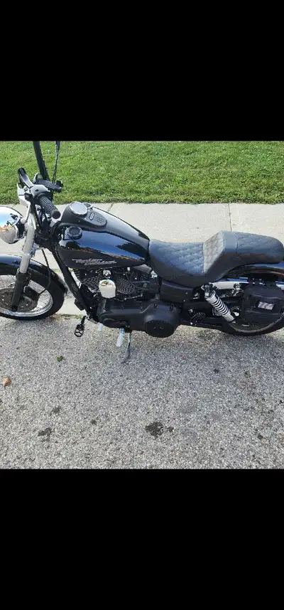 2006 fxdb Lots of upgrades Bars Seat Intake Grips Pipes Mirrors Pags Head light Rear light Tires New...