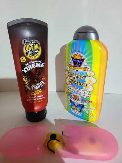 Get ready to glow with this used lot of tanning lotions, featuring Ocean Potion Dark Tanning Xtreme...