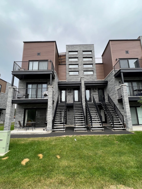 Unit with private roof terrace*Unité luxueux avec terasse privé Long