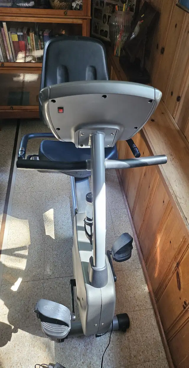 Vision R1500 Semi-Recumbent Exercise Bike in Exercise Equipment in Stratford - Image 3