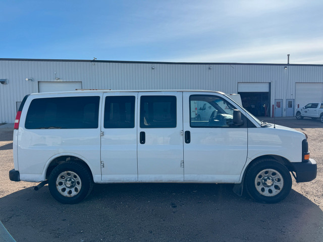 2011 Chevrolet Express 1500 AWD Passenger Van in Cars & Trucks in Edmonton - Image 4