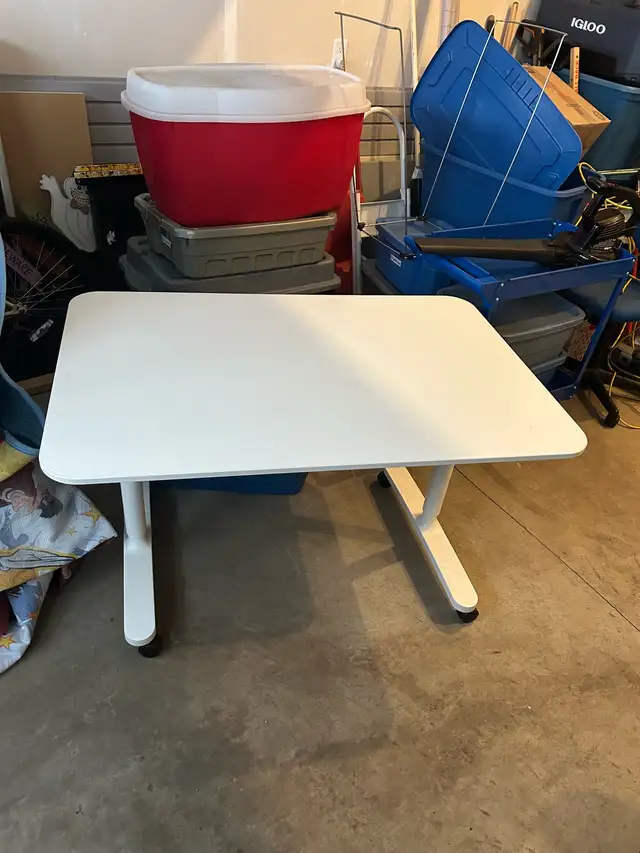 IKEA Table with wheels64722758514051120