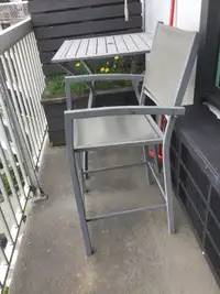 Table de jardin/balcon en fer et chaise / Steel garden table and