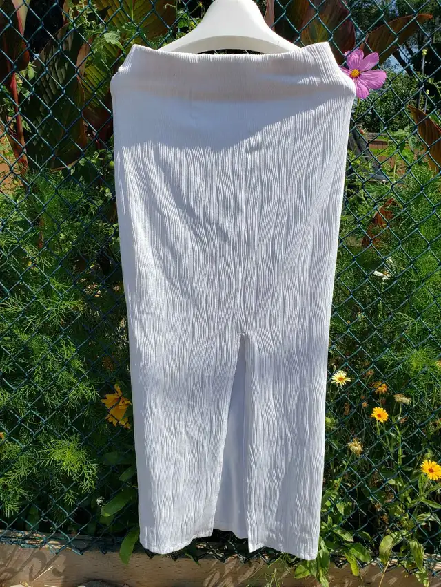 Women's small skirt in Women's - Bottoms in City of Toronto - Image 4