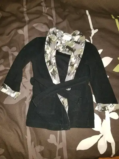 Grandeur 12 mois, 2$ Propre, maison non fumeur et sans animaux. À venir chercher à Repentigny. Voir...