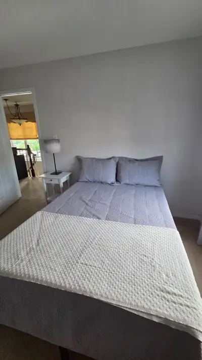 Furnished Room with Private Bathroom in a Quiet Three-Bedroom Corner Townhouse – West Ottawa Enjoy c...