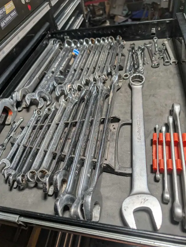 top and roll cab with tools423857307821680643
