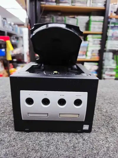 Je vends une console Nintendo GameCube noire, idéale pour les amateurs de jeux rétro. Cette console...