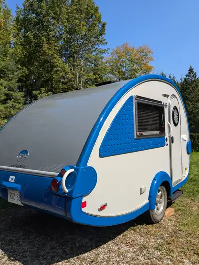 2016 Tab trailer, S model. Queen sized bed. Trailer is in excellent condition with everything workin...