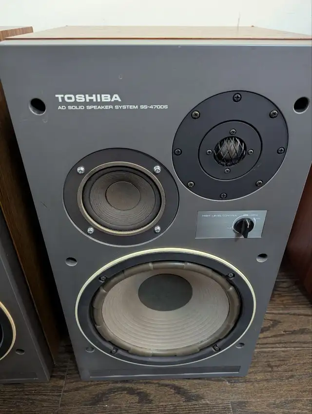 Toshiba SS-470DS High-End Vintage Speakers in Speakers in Markham / York Region - Image 5