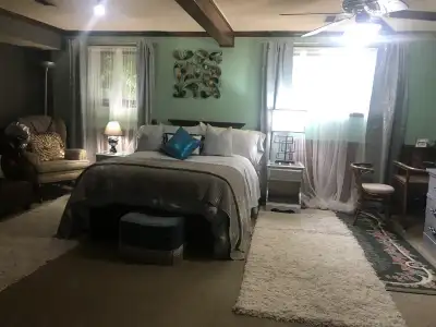 Discover the perfect blend of tranquility and convenience with this charming studio apartment on Pos...