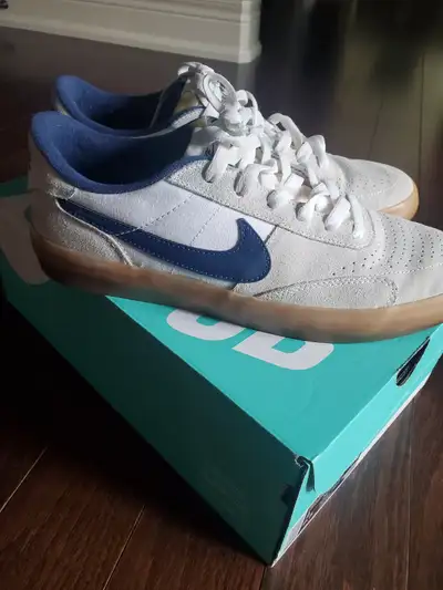 Unisex. Size 8 mens 9.5 women. Good condition. Cash only