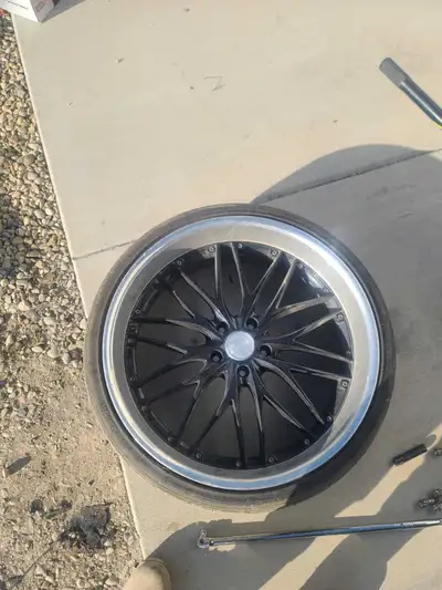 Selling 2x 22” MRR Design rims with tires mounted. Tire size is 245/30/ZR22. They came off a BMW M6....