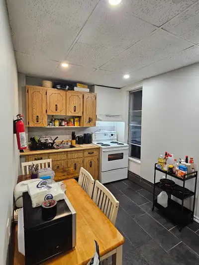 Summer Sublet — Furnished 1 Bedroom Near UofT St. George (May - August) Looking for a comfortable an...