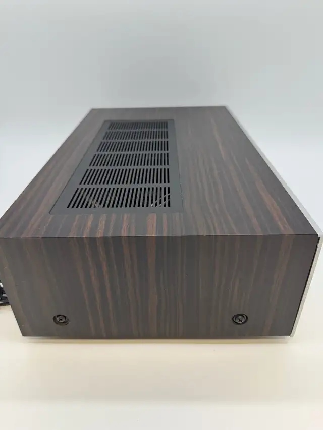 Yamaha CR-240 Natural Sound Stereo Receiver in Stereo Systems & Home Theatre in City of Toronto - Image 6