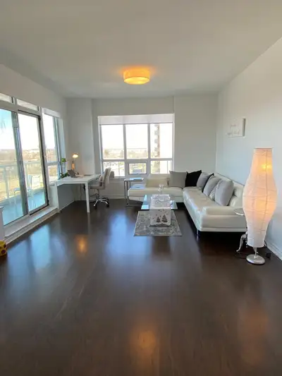 Spacious 2-Bedroom Condo for Rent – Steps from the beach