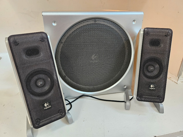 Logitech Z3 Desktop Speakers, Wood Grain | Speakers, Headsets & Mics |  Winnipeg | Kijiji