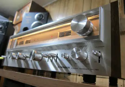Also see these: https://www.kijiji.ca/v-stereo-systems-home-theatre/ottawa/harman-kardon-hk670-ampli...