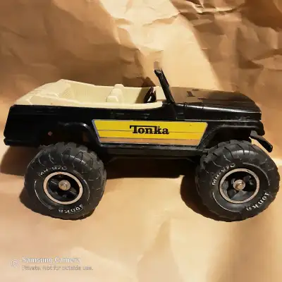 Black exterior with gold/silver/bronze sport flash decals. Tan interior with all seats present and f...