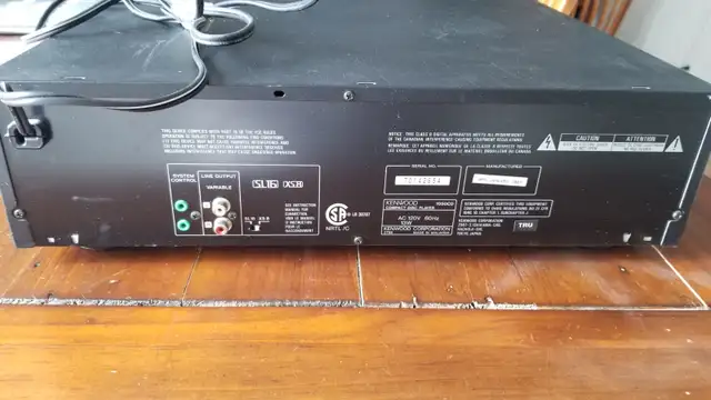 Kenwood 1050CD Multi-Disc CD Player - in General Electronics in Ottawa - Image 3