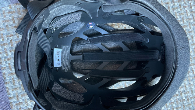 Lumos smart bicycle helmet size Small in Clothing, Shoes & Accessories in Oakville / Halton Region - Image 3