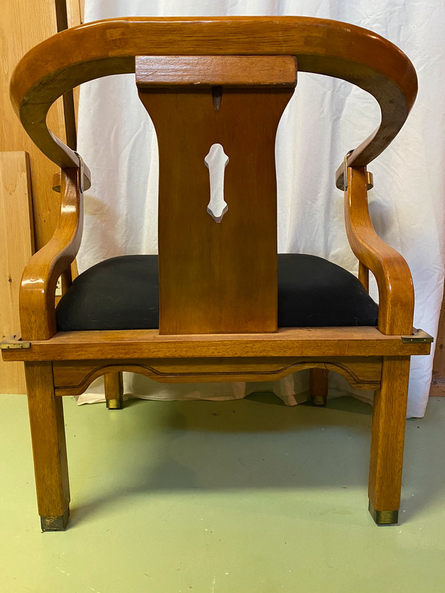 Vintage Artesian Oak Sitting Chairs in Chairs & Recliners in Strathcona County - Image 4