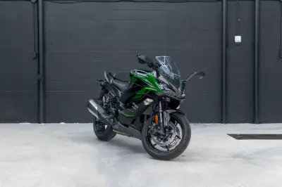 2024 Kawasaki Z1000SX – 791KM Key Specs: Engine: 1,043cc, 4-stroke, In-Line Four, DOHC, 16-valve, li...