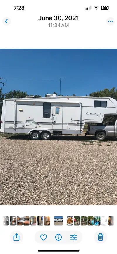 I'm selling a 2002 5th wheel Kustom Koach Legacy 27 foot camper, perfect for your next adventure! Th...