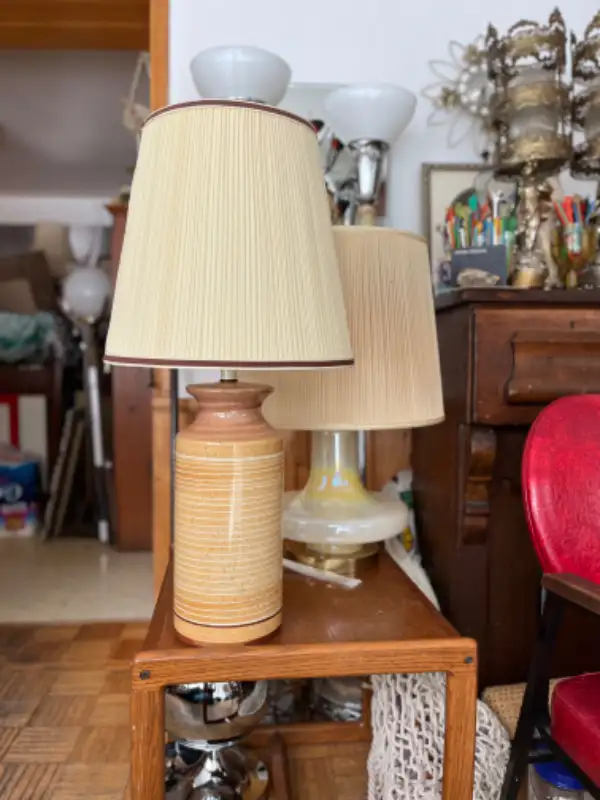 Grande lampe vintage tall textural striped pottery lamp in Indoor Lighting & Fans in City of Montréal - Image 6