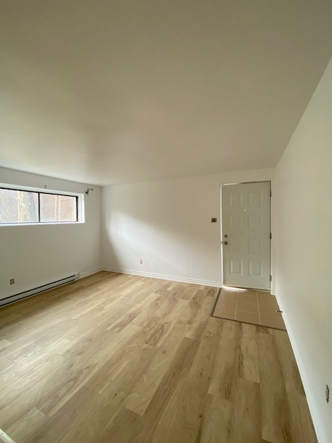 Très beau 3 1/2 complètement rénové, libre immédiatement — photo 2
