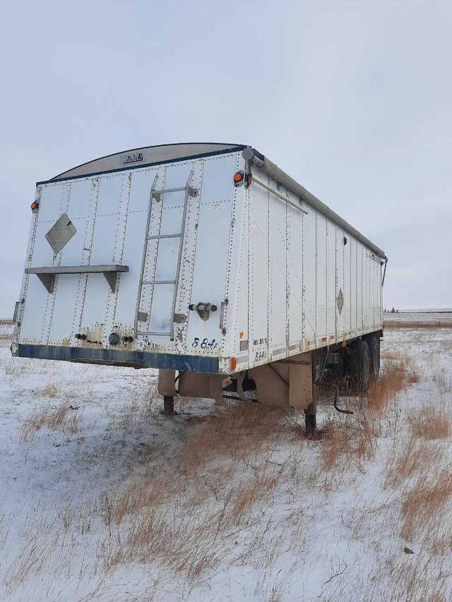 1992 doepker tandem grain trailer  in Farming Equipment in Moose Jaw