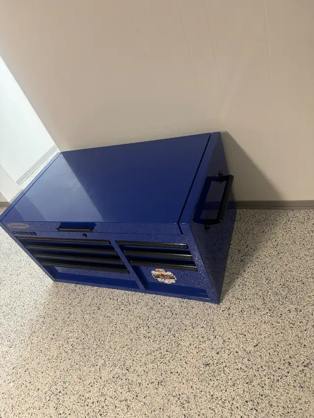Toolbox, next to new, immaculate condition65059922955779126