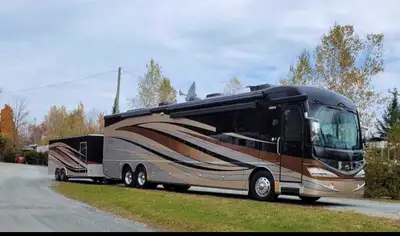 ***Financement Disponible*** Superbe VR , 44 pieds, Tag axle, Cummins 450HP, Entretiens à jour, pneu...