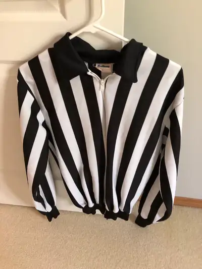 Hockey linesman jersey/jacket. Size small. Full Zip style