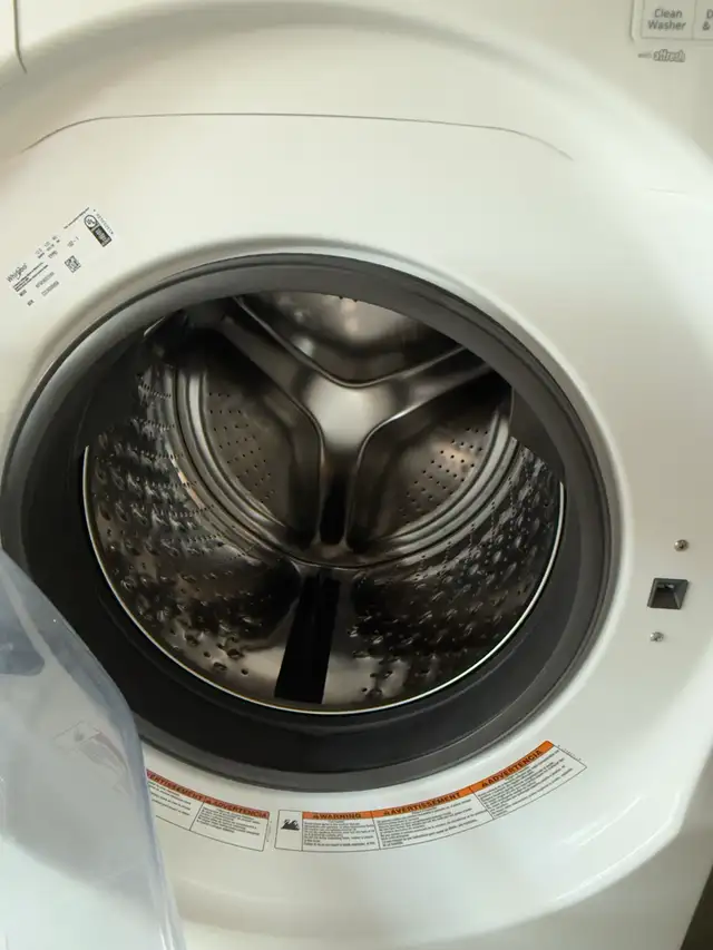 27” WHIRLPOOL WASHER & DRYER ELECTRIC FRONT LOAD STACKABLE  in Washers & Dryers in City of Toronto - Image 6