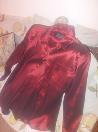 Chemise Rouge Brillant Grandeur: small / Red Shinny Shirt: Small