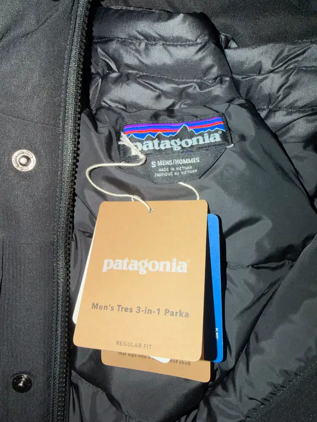 BRAND NEW Men's Patagonia Tres 3-in-1 Parka in Black (Size S) in Men's in City of Toronto - Image 4