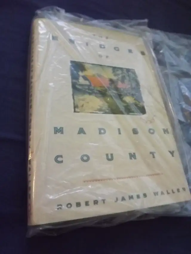 BRIDGES OF MADISON COUNTY HARDCOVER ROMANCE BOOK/NOVEL in Fiction in City of Toronto - Image 2