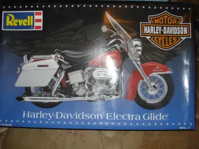 Forsale 1.8 scale revell HARLEY-DAVIDSON Electra Glide plastic model, new in box unasembled . $70.00...