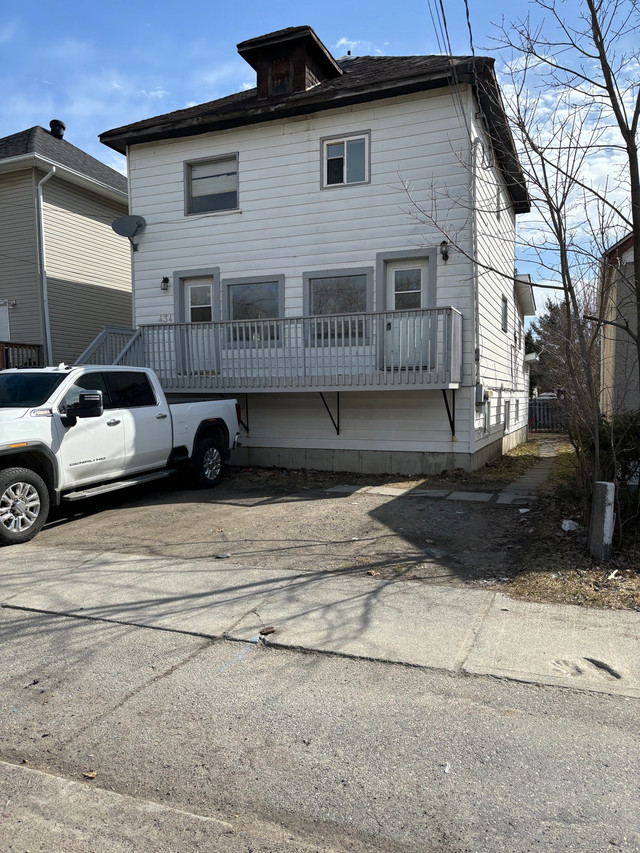 Central Location 434 Morin Street in Long Term Rentals in Sudbury