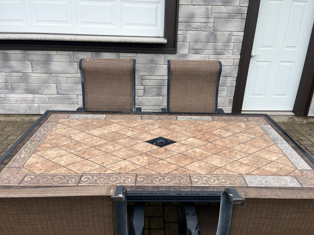 REDUCED PRICE Porcelain top patio table and 6 chairs in Patio & Garden Furniture in Oakville / Halton Region - Image 2
