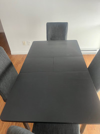 Table et 4 chaises 