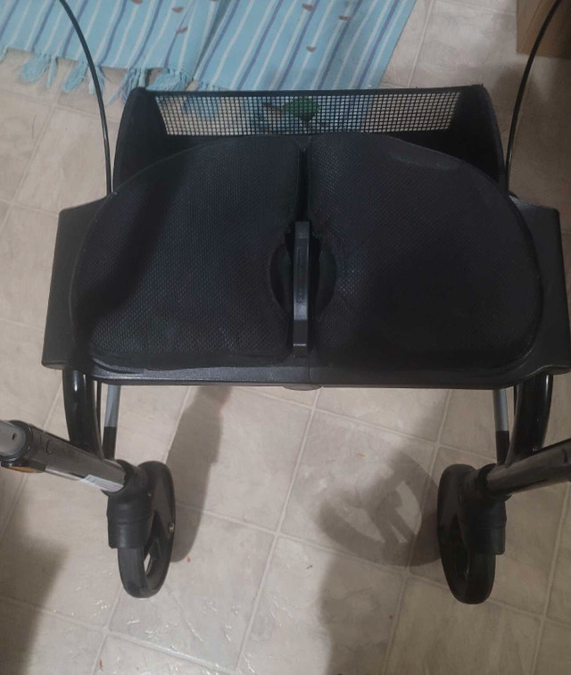 Used Walker good condition  in Health & Special Needs in Edmonton - Image 3