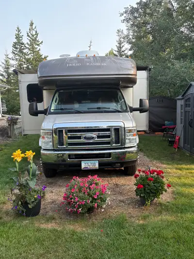 2011 Holiday Rambler Class C 29PBT Augusta 29 ft. 24,792 miles. Beautiful well maintained unit, on a...
