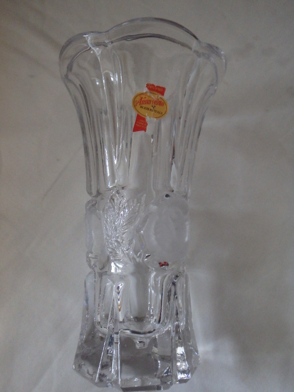 Mikasa Vase and more Czech Crystal Sharpened Glass in Kitchen & Dining Wares in Mississauga / Peel Region - Image 4