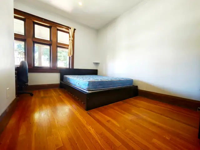 3min Walk to UWin. Large room, high quality, ALL inclusive