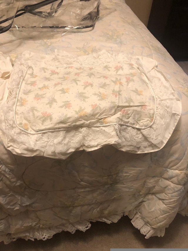 12 piece reversible comforter set Bedding ChathamKent Kijiji