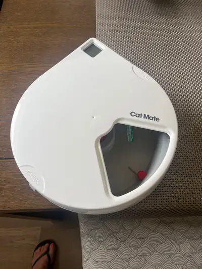 Automatic cat feeder, View more