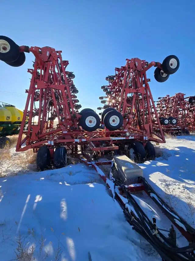 2- 2012 morris 86' C2 drills and 8650 XL carts | Farming Equipment